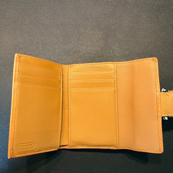 COACH Buckle Compact Wallet **GREAT CONDITION** - Picture 4 of 6